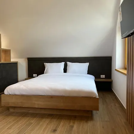 Zlatni Odmor 아파트호텔 즐라티보