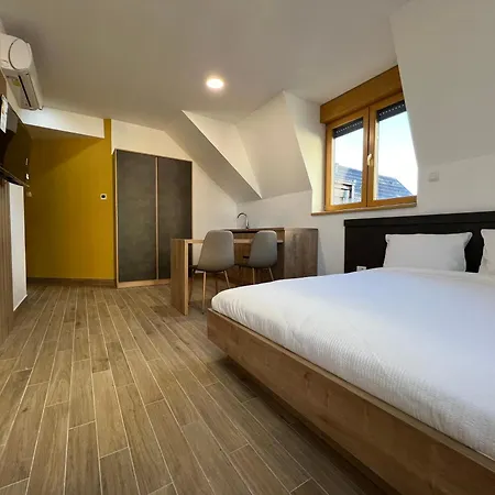 شقة فندقية Zlatni Odmor 3*