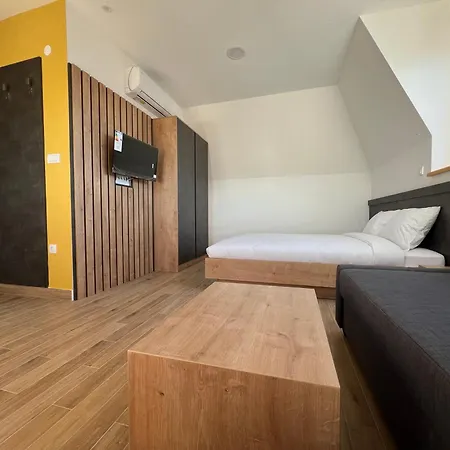 Zlatni Odmor شقة فندقية 3*